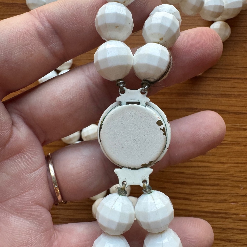 Vintage White Faceted Bead Necklace Double Strand Round Clasp - Picture 3 of 5